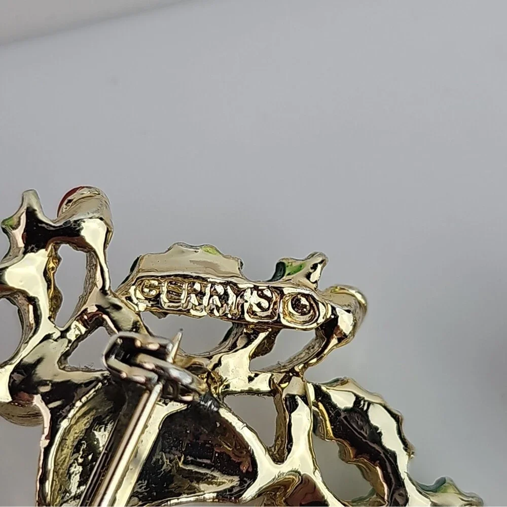 Signed Gerry’s Brooch Horse Sleigh Holiday Wreath Deer Brooch Gold Tone Set of 2